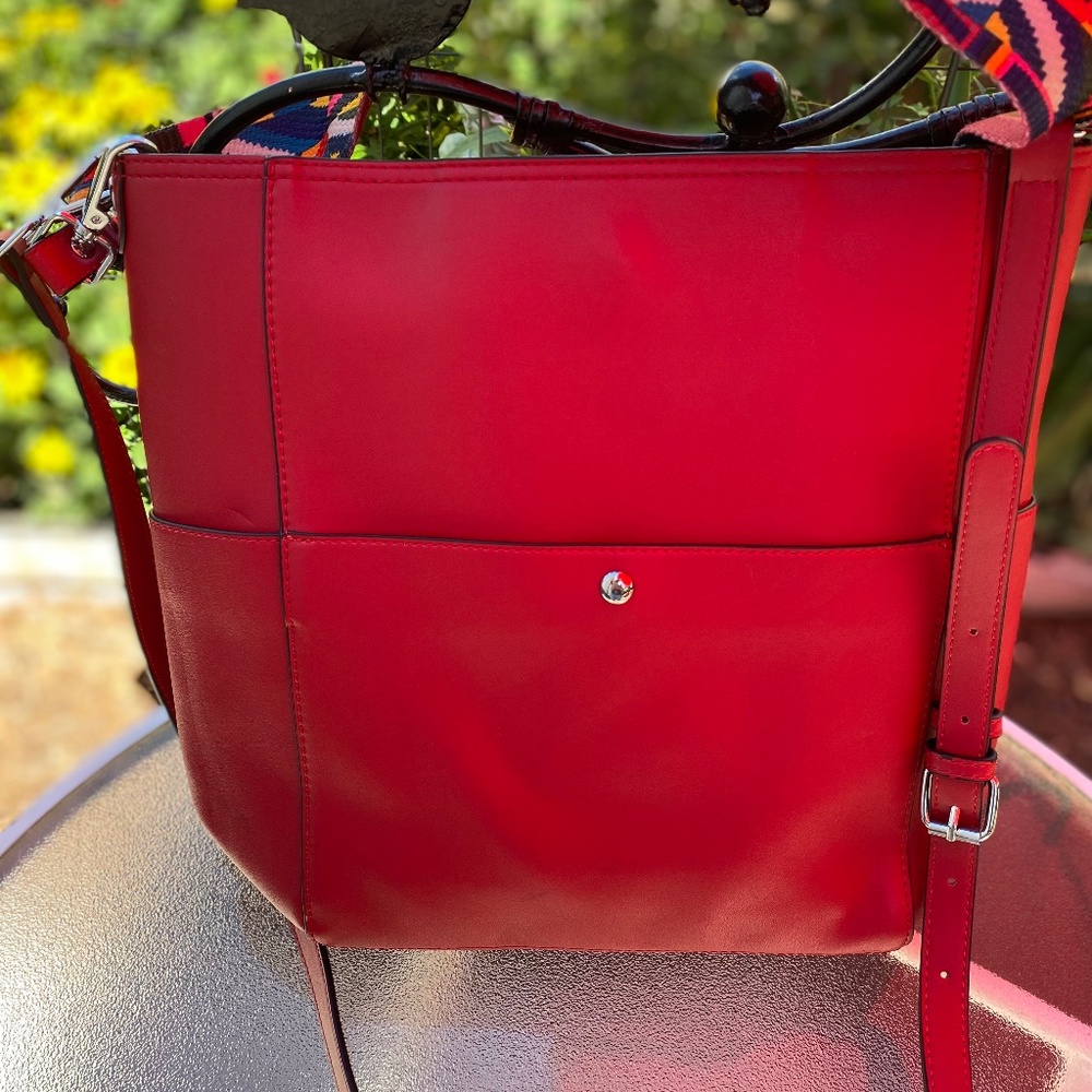 Red bucket bag from Bromen